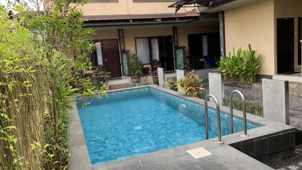 Taxa Uma Guest House Kuta  Exterior photo